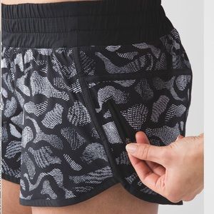 Lululemon trackers size 4